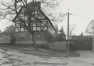 Mobschatz, Wohnstallhaus : Mobschatz (Kreis Meißen-Radebeul), Wohnstallhaus, Dorfplatz 8, 1816, Straßenansicht mit Hofeinfahrt