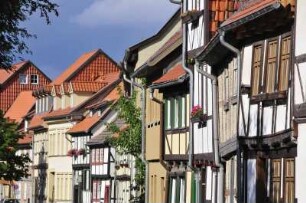Quedlinburg - Fachwerkhäuser in der Kaiserstraße : Historische Fachwerkhäuser in der Kaiserstraße. Aufgenommen in Quedlinburg am 17. Juli 2012
