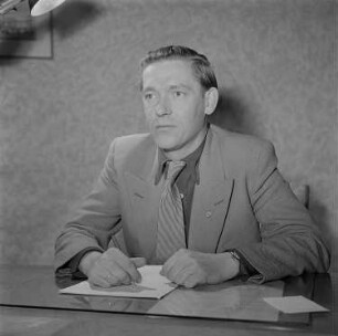 Porträtaufnahmen von Hans-Joachim Laabs, Staatssekretär des Ministeriums für Volksbildung der DDR : Porträt von Hans-Joachim Laabs
