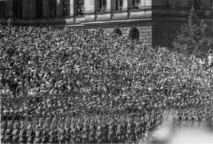Parade der Legion Condor in Berlin "Unter den Linden"
