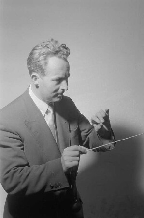 Porträtaufnahme des Dirigenten Adolf Fritz Guhl : Porträt von Adolf Fritz Guhl