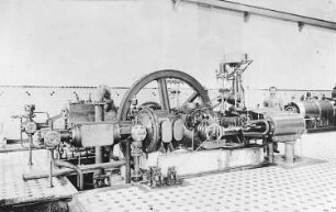 Fünfstufiger Hochdruckkompressor mit Antrieb durch Schieber-Verbunddampfmaschine : Technikgeschichte | Maschinenbau | Hebezeuge | Pumpen, Ventilatoren, Kompressoren