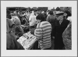 Artikel aus der BRD auf dem Alten Markt, Danzig