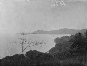 Lake Kivu : Blick vom Ufer des Lake Kivu auf den See