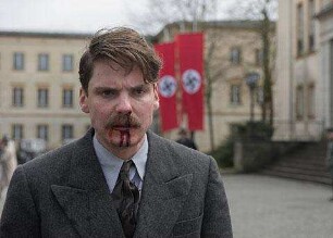 Jeder stirbt für sich allein (2016) - Trailer