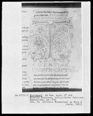 Flavius Josephus - Antiquitates Judaicae libri 1-12 — Initiale T (enentes) mit zwei Drachen, Folio 74recto