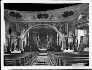 Zeutern Katholische Pfarrkirche Sankt Martin Innenansicht Richtung Altar