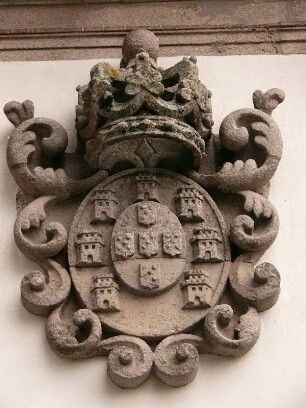 Steinmetzarbeit : An einem kleinen Palast aus der Renaissancezeit ist dieses steinerne Wappen zu sehen. Aufgenommen im Februar 2008. Foto: Uwe Gerig