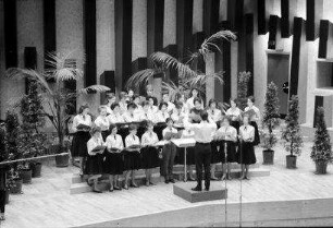 Straßburg: neues Funkhaus, Radio Strasbourg, großer Sendesaal mit Rundfunkchor, Kinder