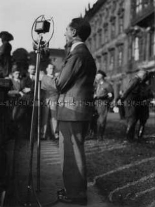 Joseph Goebbels spricht auf einer Versammlung der NSDAP im Berliner Lustgarten