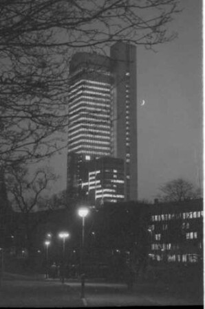 Frankfurt: Hochhaus mit Mondsichel, Gallusanlage
