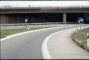 Ausfahrt aus Kreisel West (AK Mannheim Richtung Schwetzingen) zu Hauptfahrbahn West der B36 (Mannheim Richtung Schwetzingen)