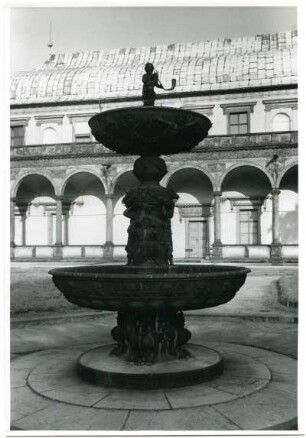 Schloss Belvedere mit dem 'singenden Brunnen', Prag, Böhmen und Mähren