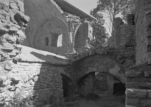 ehemaliges Zisterzienserkloster / Kloster Padis — Torbau
