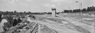 Blick über den Mauerstreifen zum Lehrter Stadtbahnhof