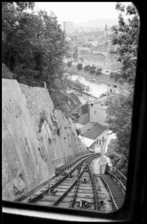 Graz: Schlossbergbahn, abwärts auf Stadt