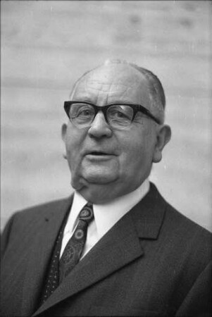 Verabschiedung von Stadtrat Karl Schwarz (CDU 1946 - 1971) aus dem Karlsruher Stadtparlament