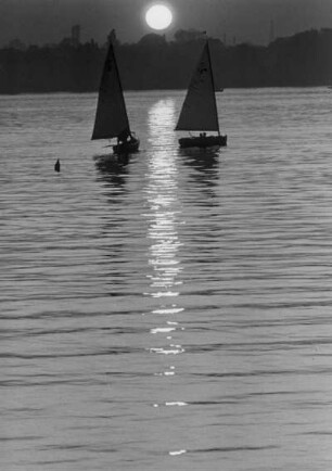 Hamburg. Zwei Segelboote auf der Außenalster. Aufgenommen im Herbst 1938