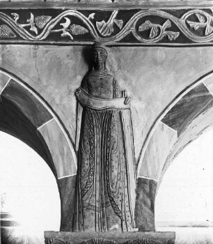 Hildesheim, St. Michael, ehem. Benediktiner-Klosterkirche, südl. Seitenschiff, Arkadenzwickel, sog. Seligpreisung, 1. von Westen
