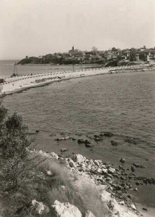 Bulgarien. Nessebar. Ansicht der Halbinsel und der Straße, die Nessebar mit dem Festland verbindet