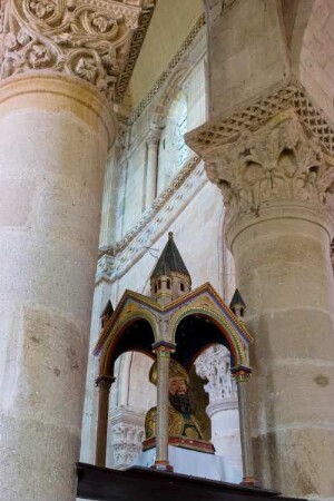 Frankreich. Auvergne. Allier. Saint Menoux. Kirche. 12 Jahrhundert. Sarkophag Saint. Menoux. 13 Jahrhundert. Debredinoire