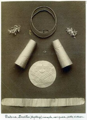 Schmuckgegenstände aus Gold (präkolumbianisch) : Diadem, Ohrringe, Armschienen, Nasenring, Brustschild und Gürtel