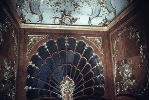 Ornamente mit Blumenkörben, Musikinstrumenten und Rocaillen