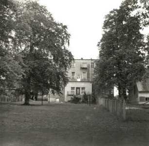 Drochow, Hauptstraße 10: Ehemaliges Schloss (Kinderheim) (1901/1980 umgebaut)