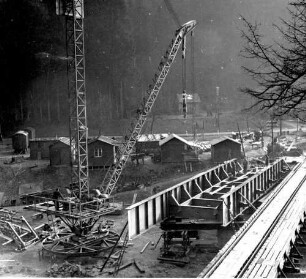 Talmühle (Calw): Nagoldbrücke 1560 Montage Überbau Drehkran
