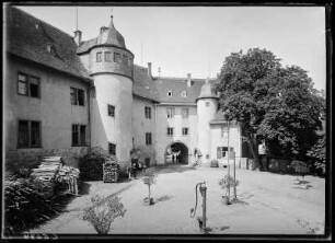 Nidda. Schloss Nidda mit Einfahrt