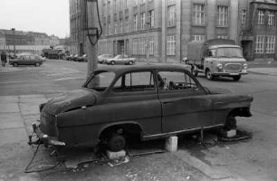 In Berlin-Mitte mit Skoda Octavia und Barkas B 1000