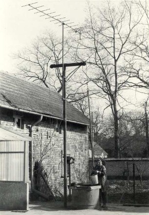 Ziehbrunnen in Heinersbrück : Nahrung - Wasserversorgung. Ort: Most / Heinersbrück. Ziehbrunnen (Hauptstraße)