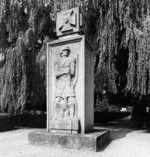 Ehrenfriedhof; Butzbach, Im Ort