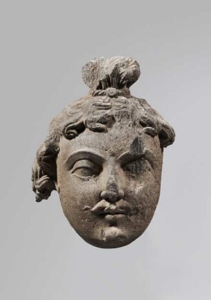 Kopf des zukünftigen Buddha Maitreya mit Schnurrbart