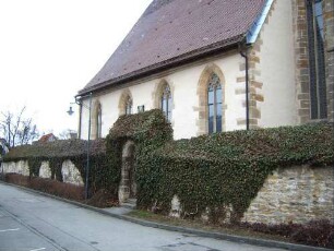Ansicht von Südosten mit Langhaus über Kirchhofmauer