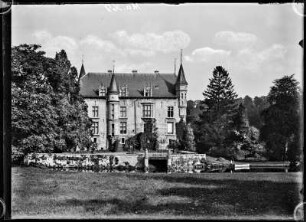 Valkenburg aan de Geul, Niederlande. Schloss Schaloen. Gartenansicht