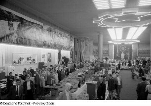 Aufnahme der bulgarischen Sektion der Leipziger Herbstmesse 1954