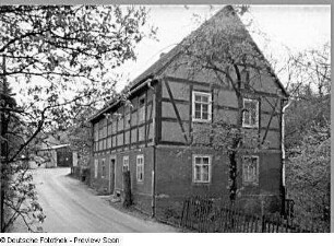 Scharfenberg, Wohnstallhaus : Scharfenberg. Wohnstallhaus mit Einfriedung