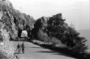 Vogesen: La Schlucht, Straße mit Tunnel
