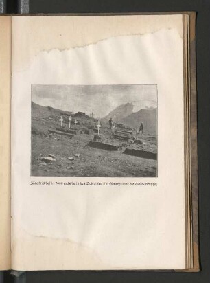 Jägerfriedhof in 2000 m Höhe in den Dolomiten (im Hintergrunde die Sella-Gruppe