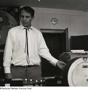 Portraitserie Karlheinz Stockhausen : Karlheinz Stockhausen (1928-2007; Komponist). Aufnahme im Studio für elektronische Musik des Westdeutschen Rundfunks Köln (WDR)