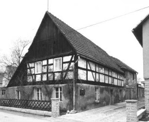 Dörgenhausen (Hoyerswerda-Dörgenhausen), Nr. 29. Wohnhaus (1626 Fachwerk). Straßen- und Hofansicht