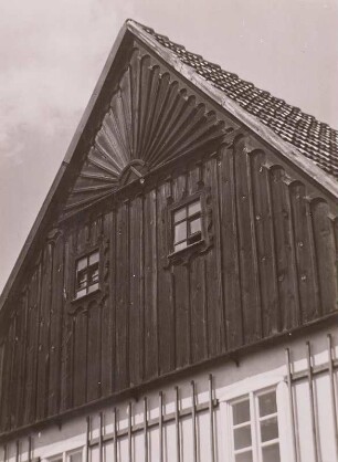 Buchwalde, Holzverschalter Giebel eines Hauses