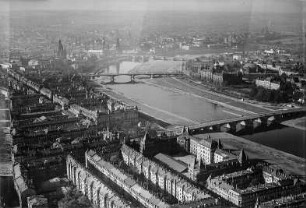 Dresden: Blick von Johannstadt (Sachsenplatz) über den Altstädter Elbbogen nach Westen. Luftbild-Schrägaufnahme