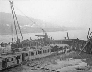 Bergung des Salondampfers "Westmark" in Unkel/Rhein