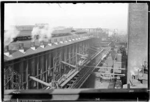 Blick von der Hängebahn, Bau Me 1 Wassergasanlage, Me2 Kontaktgasanlage, Me 3 Dampfkesselhaus, Me 501, 502, 503, 504 Gasbehälter