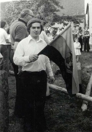 Maibaumwerfen in Spohla : Gesellschaftliche Volkskultur - Frühling. Ort: Spale / Spohla. Maibaumwerfen