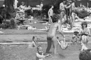 Badebetrieb im Rheinstrandbad Rappenwört