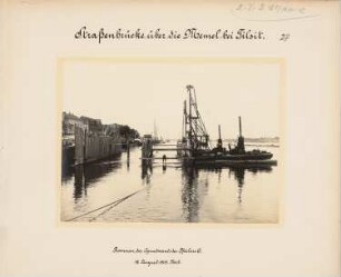 Straßenbrücke (Königin-Luise-Brücke) über die Memel, Tilsit: Rammen der Spundwand an Pfeiler C