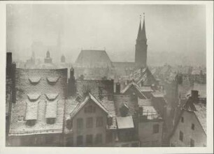Nürnberg. Die Altstadt im Winternebel von der Burg gesehen